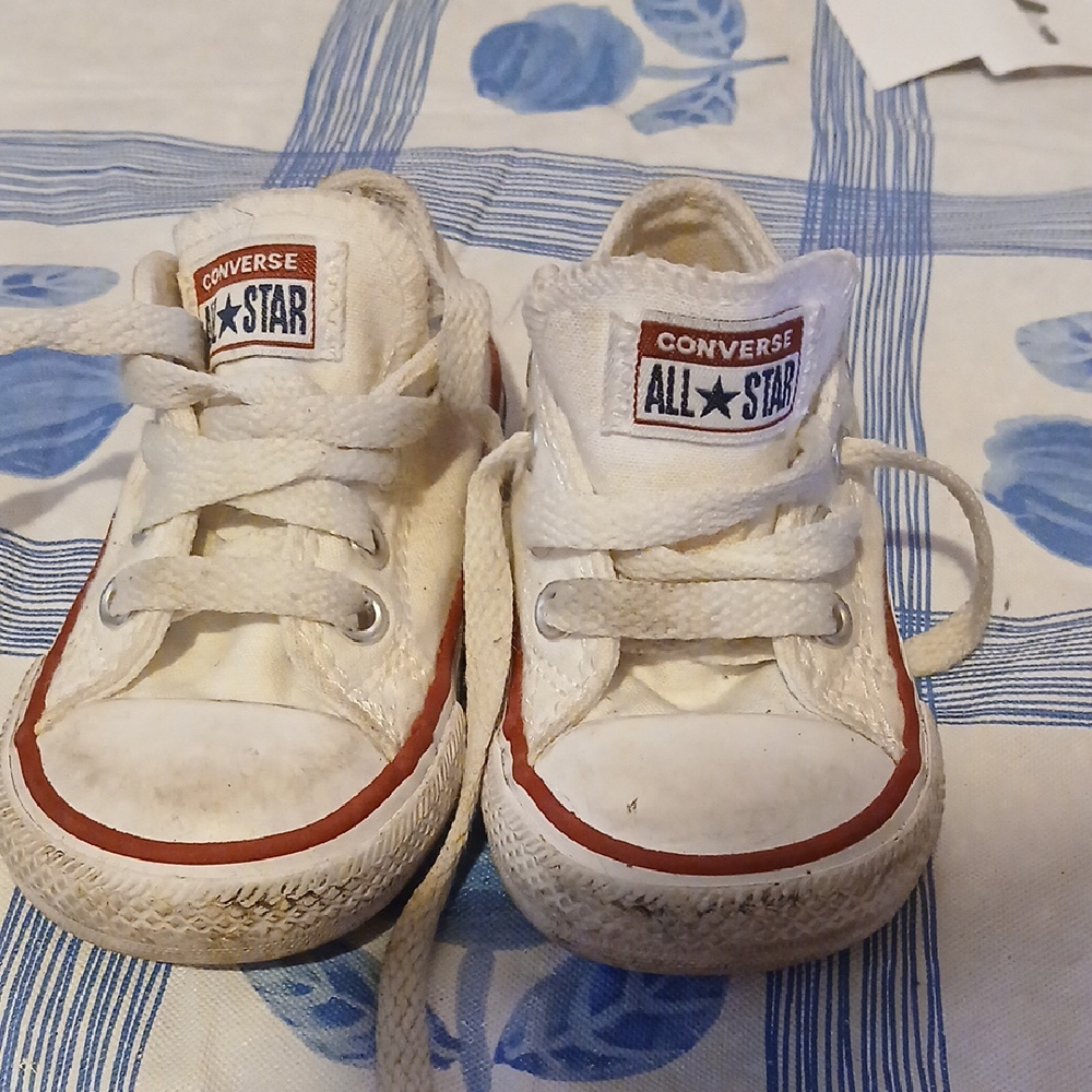 Converse White Chuck Taylor Sneakers Classic Design